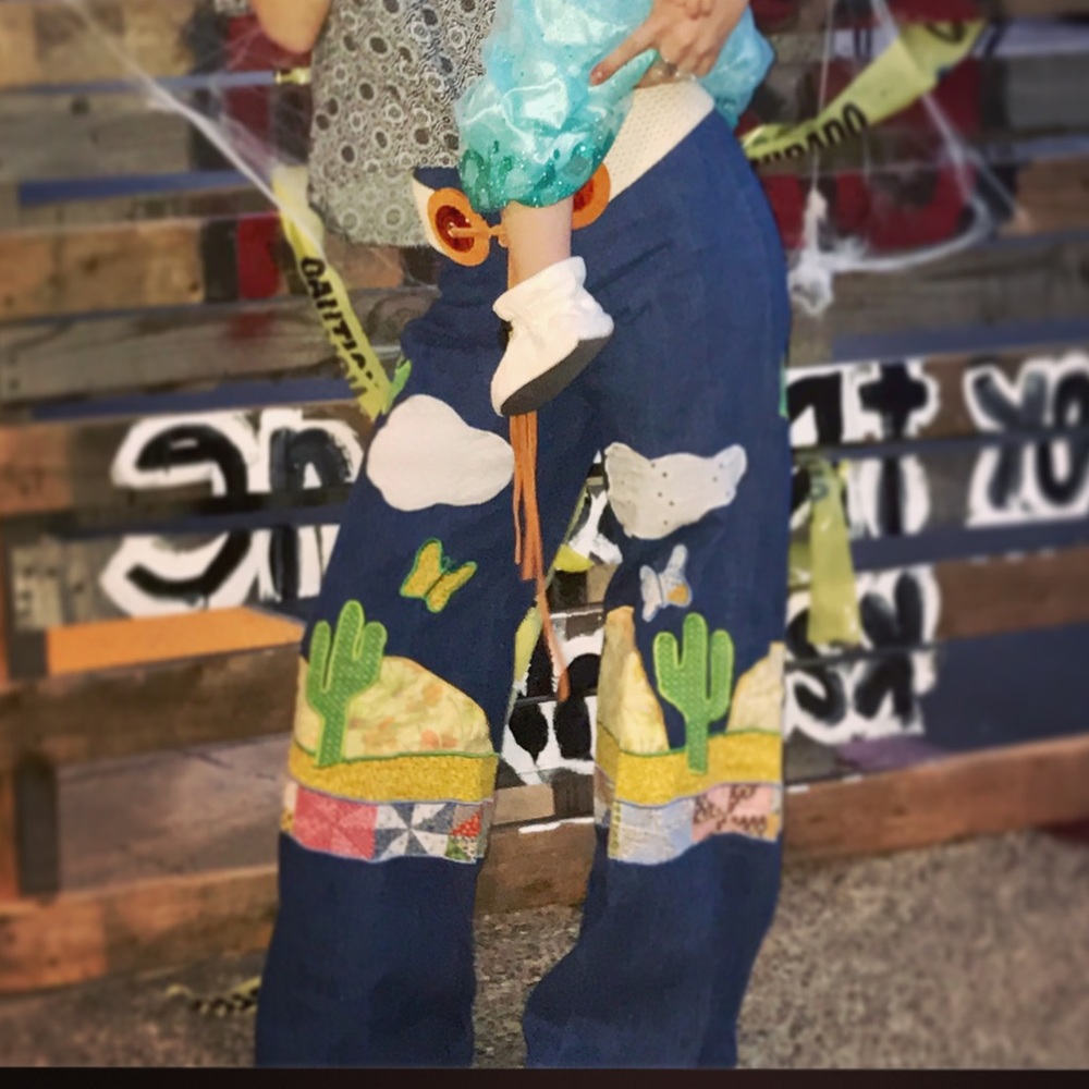 Vintage La Jolla Bellbottom Jeans - Cacti Butterfly Sky Patchwork Detail Sz 8